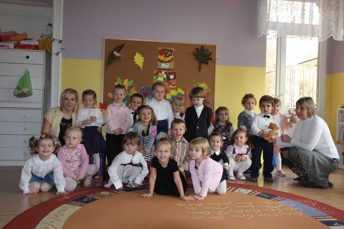 w-czworce-trzylatki-wkroczyy-w-swiat-przedszkolny-foto-49058