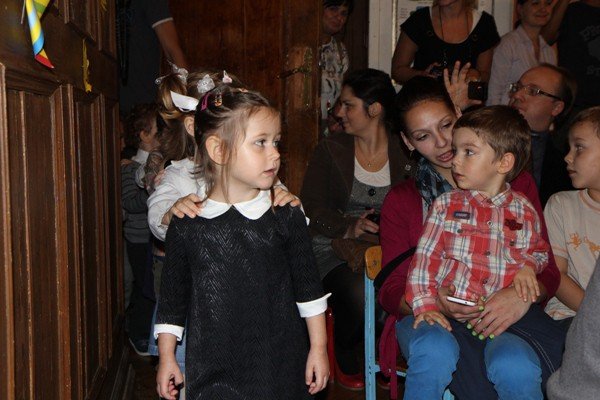w-czworce-trzylatki-wkroczyy-w-swiat-przedszkolny-foto-49058
