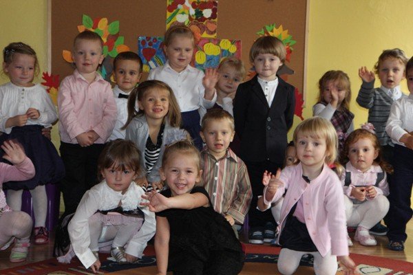 w-czworce-trzylatki-wkroczyy-w-swiat-przedszkolny-foto-49058