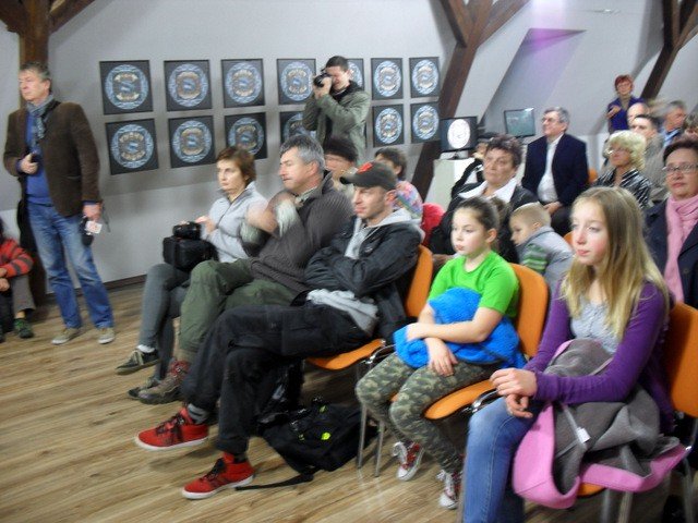 wspaniay-wernisaz-z-koncertem-i-debata-w-staniszowie-foto-49073