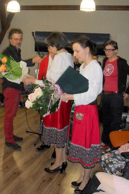 wspaniay-wernisaz-z-koncertem-i-debata-w-staniszowie-foto-49073