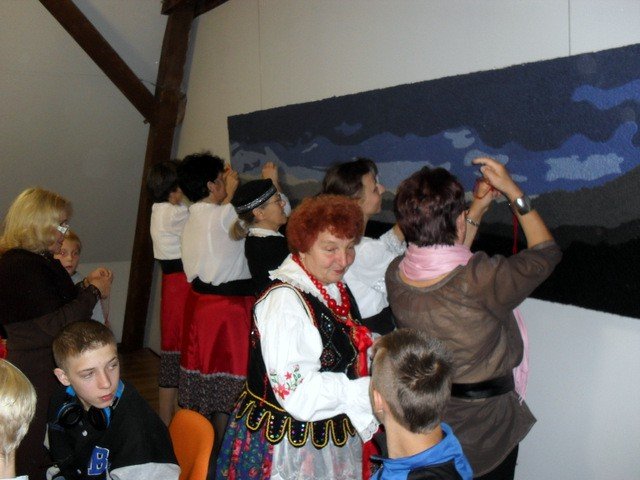 wspaniay-wernisaz-z-koncertem-i-debata-w-staniszowie-foto-49073