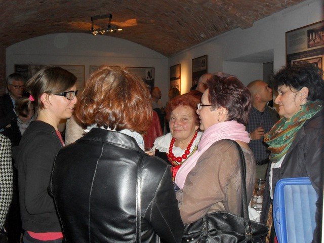 wspaniay-wernisaz-z-koncertem-i-debata-w-staniszowie-foto-49073