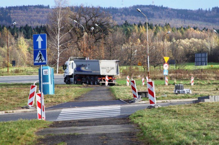 zabobrzanska-droga-rowerowo-piesza-w-rozbudowie-foto-49092