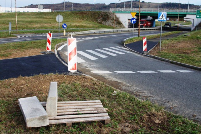 zabobrzanska-droga-rowerowo-piesza-w-rozbudowie-foto-49092
