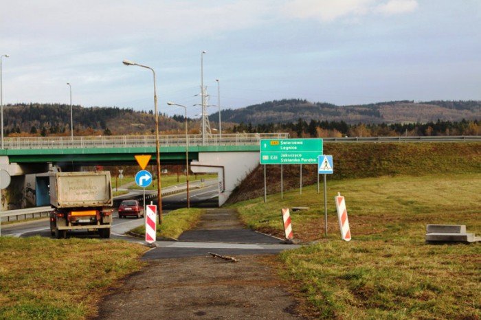 zabobrzanska-droga-rowerowo-piesza-w-rozbudowie-foto-49092