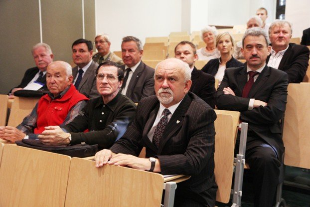 dlaczego-jestesmy-biedni-o-tym-seminarium-foto-49102