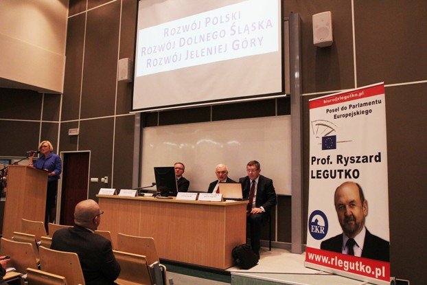 dlaczego-jestesmy-biedni-o-tym-seminarium-foto-49102