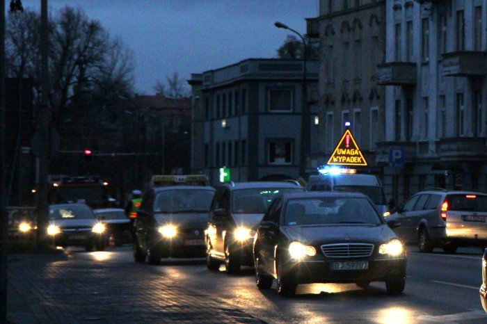 czoowka-przy-maej-poczcie-utrudnienia-w-ruchu-foto-49166