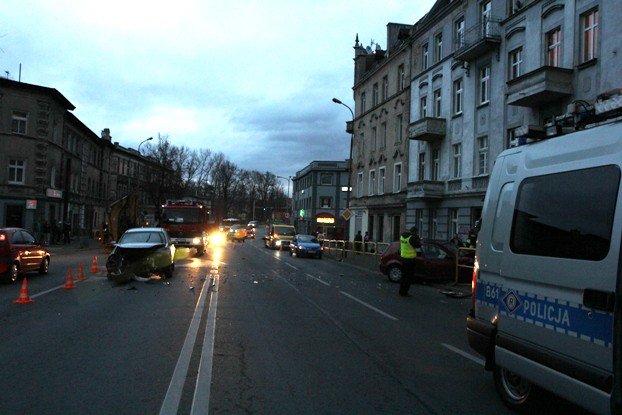 czoowka-przy-maej-poczcie-utrudnienia-w-ruchu-foto-49166