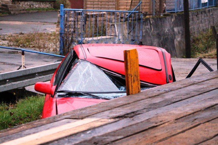 mazda-wbia-sie-w-ciezarowke-w-dziwiszowie-foto-49217