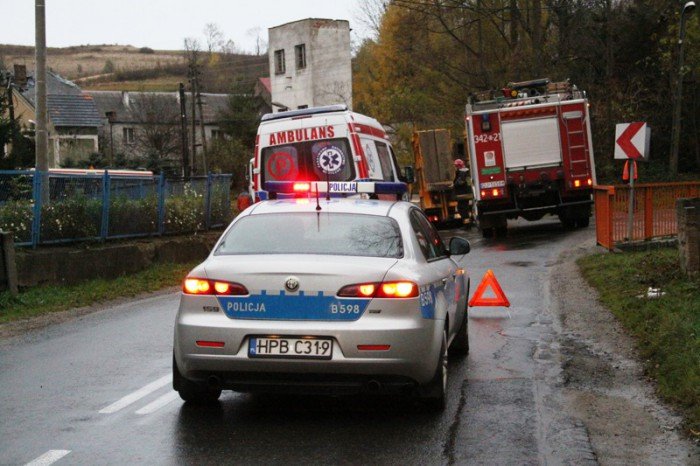 mazda-wbia-sie-w-ciezarowke-w-dziwiszowie-foto-49217