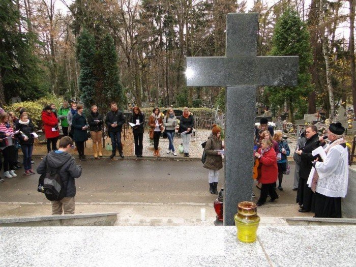 modlitwa-za-nauczycieli-i-uczniow-ktorzy-odeszli-foto-49237