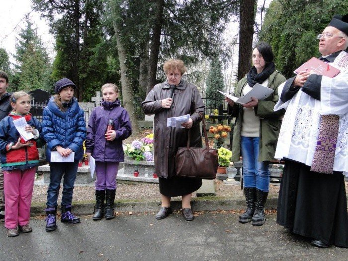 modlitwa-za-nauczycieli-i-uczniow-ktorzy-odeszli-foto-49237