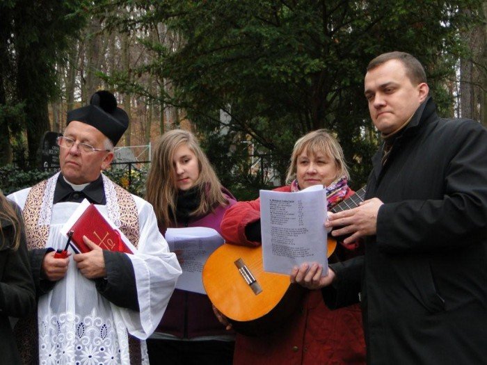 modlitwa-za-nauczycieli-i-uczniow-ktorzy-odeszli-foto-49237
