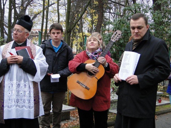 modlitwa-za-nauczycieli-i-uczniow-ktorzy-odeszli-foto-49237