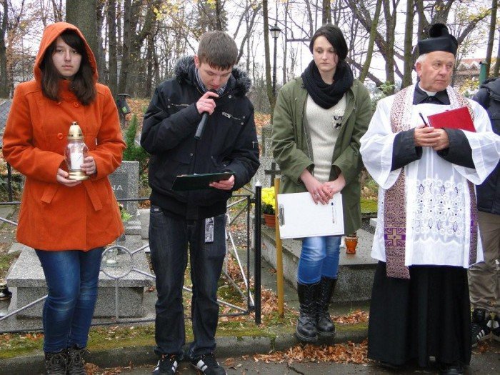 modlitwa-za-nauczycieli-i-uczniow-ktorzy-odeszli-foto-49237