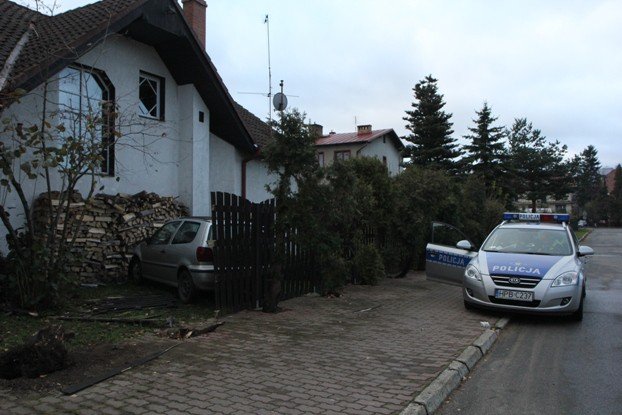 pijany-kierowca-wjecha-w-pot-i-probowa-uciec-foto-49288