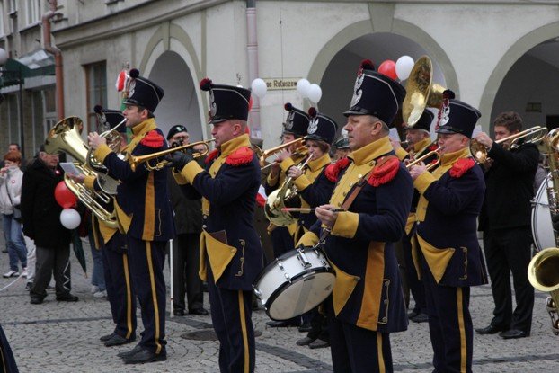 dzisiaj-jeleniogorzanie-jednoczyli-sie-foto-49292