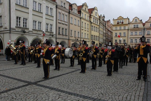 dzisiaj-jeleniogorzanie-jednoczyli-sie-foto-49292