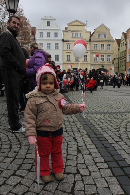 dzisiaj-jeleniogorzanie-jednoczyli-sie-foto-49292