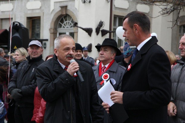 dzisiaj-jeleniogorzanie-jednoczyli-sie-foto-49292