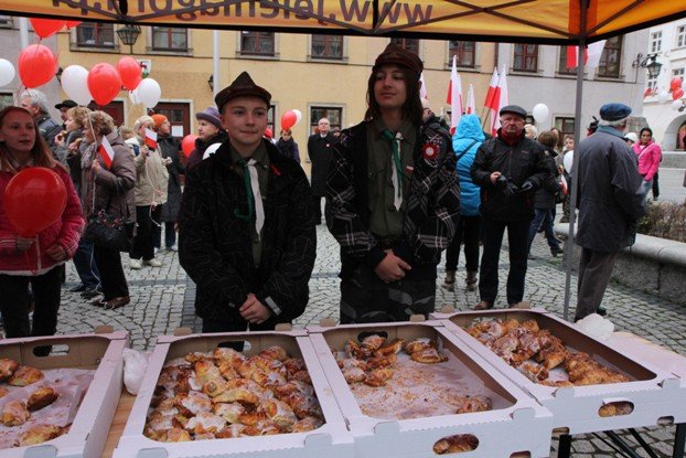 dzisiaj-jeleniogorzanie-jednoczyli-sie-foto-49292