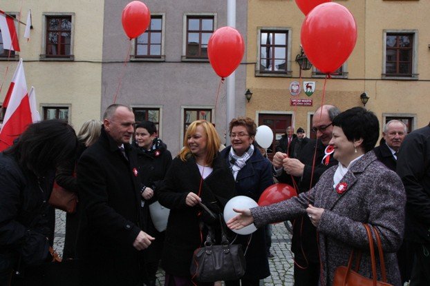 dzisiaj-jeleniogorzanie-jednoczyli-sie-foto-49292