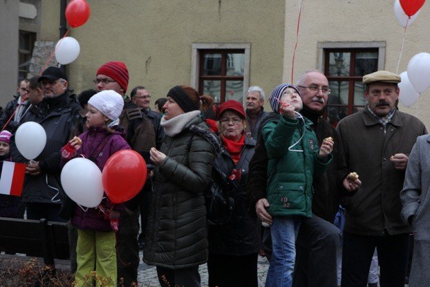dzisiaj-jeleniogorzanie-jednoczyli-sie-foto-49292