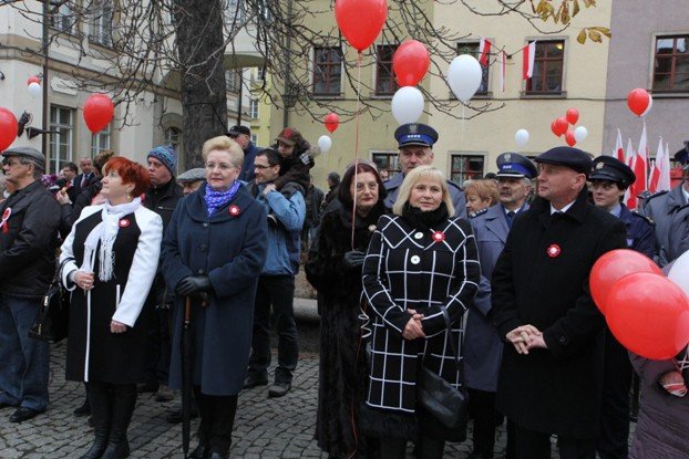 dzisiaj-jeleniogorzanie-jednoczyli-sie-foto-49292