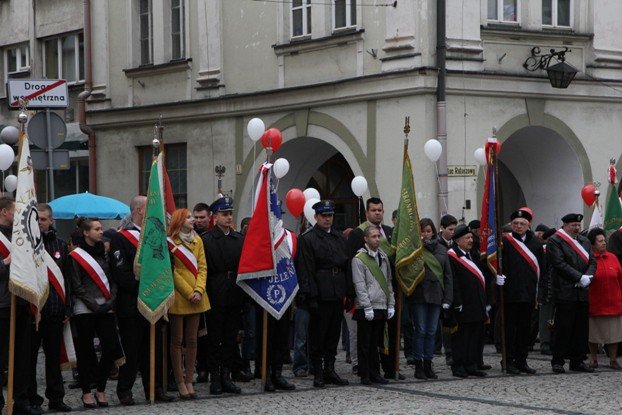 dzisiaj-jeleniogorzanie-jednoczyli-sie-foto-49292