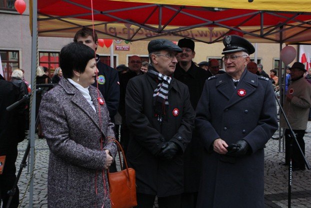 dzisiaj-jeleniogorzanie-jednoczyli-sie-foto-49292