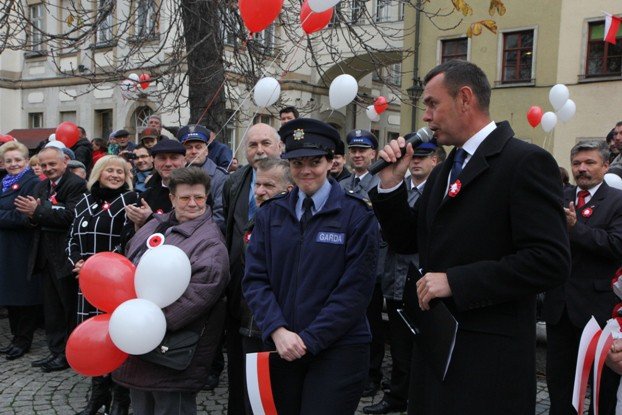 dzisiaj-jeleniogorzanie-jednoczyli-sie-foto-49292
