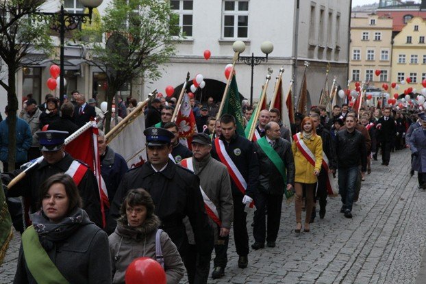 dzisiaj-jeleniogorzanie-jednoczyli-sie-foto-49292