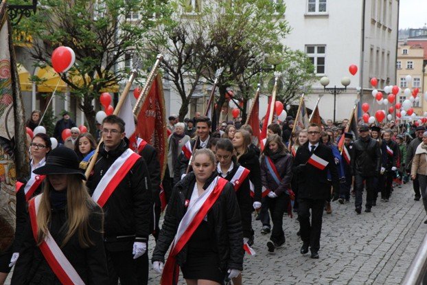 dzisiaj-jeleniogorzanie-jednoczyli-sie-foto-49292