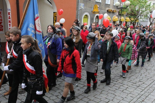 dzisiaj-jeleniogorzanie-jednoczyli-sie-foto-49292