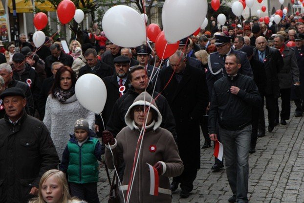 dzisiaj-jeleniogorzanie-jednoczyli-sie-foto-49292