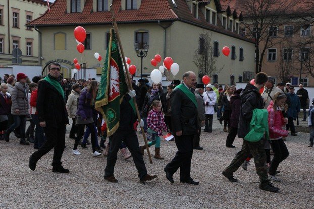 dzisiaj-jeleniogorzanie-jednoczyli-sie-foto-49292