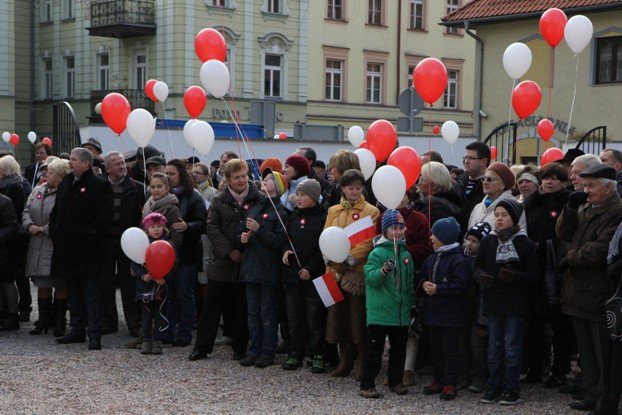 dzisiaj-jeleniogorzanie-jednoczyli-sie-foto-49292