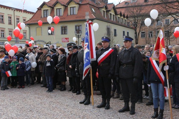 dzisiaj-jeleniogorzanie-jednoczyli-sie-foto-49292