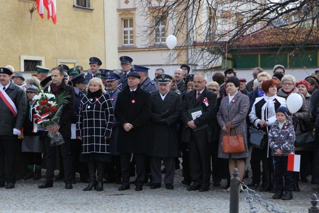 dzisiaj-jeleniogorzanie-jednoczyli-sie-foto-49292