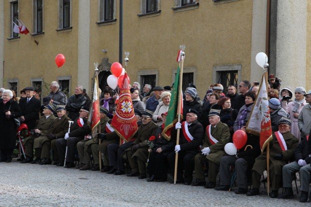 dzisiaj-jeleniogorzanie-jednoczyli-sie-foto-49292