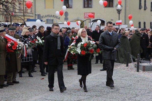 dzisiaj-jeleniogorzanie-jednoczyli-sie-foto-49292