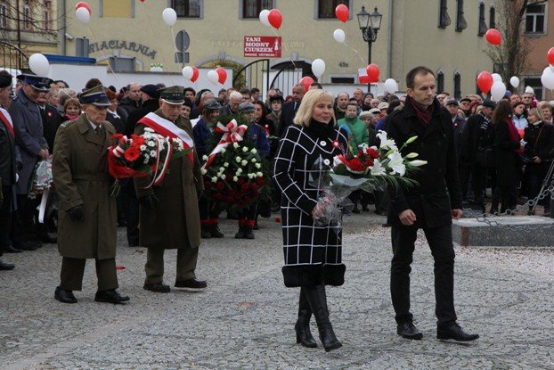 dzisiaj-jeleniogorzanie-jednoczyli-sie-foto-49292