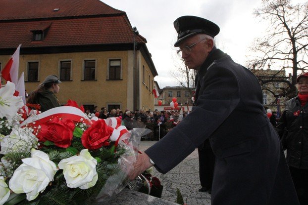 dzisiaj-jeleniogorzanie-jednoczyli-sie-foto-49292