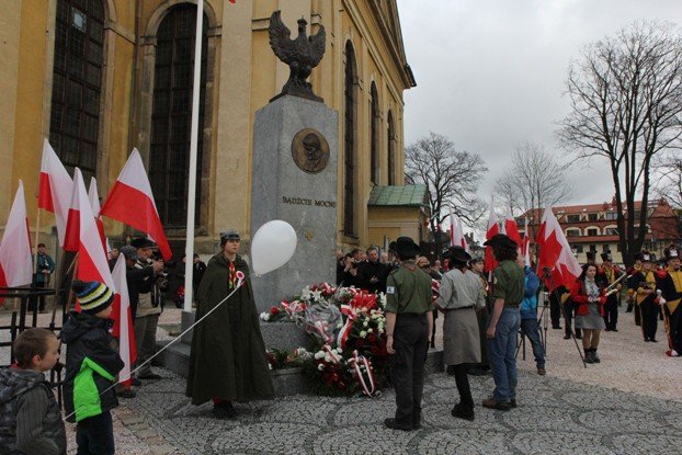 dzisiaj-jeleniogorzanie-jednoczyli-sie-foto-49292