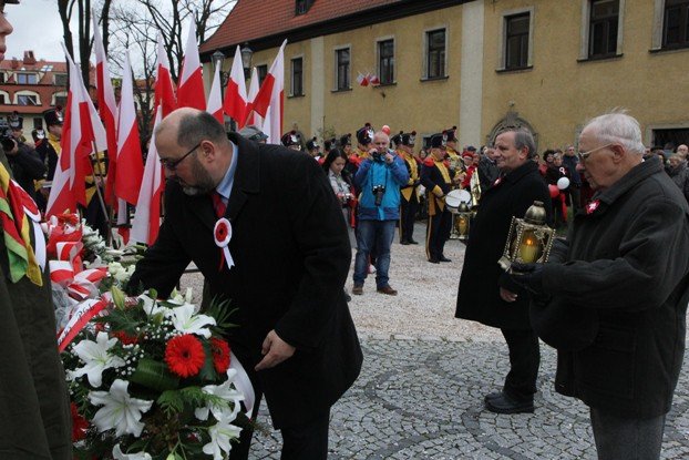 dzisiaj-jeleniogorzanie-jednoczyli-sie-foto-49292