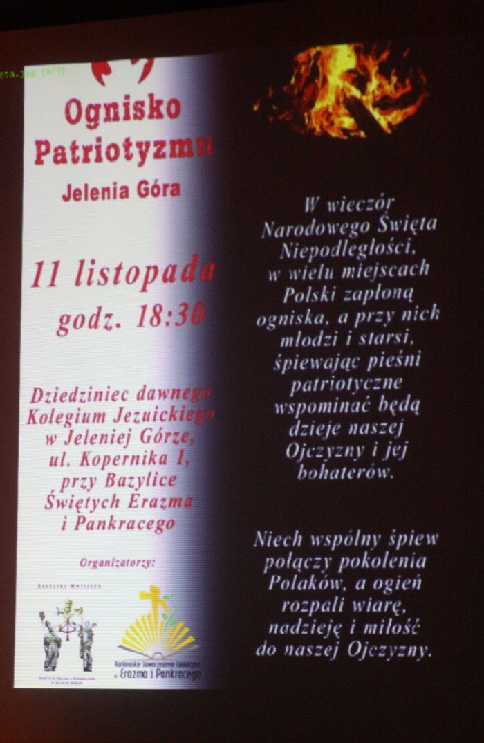 patriotycznie-przy-ognisku-na-dziedzincu-bazyliki-foto-49304