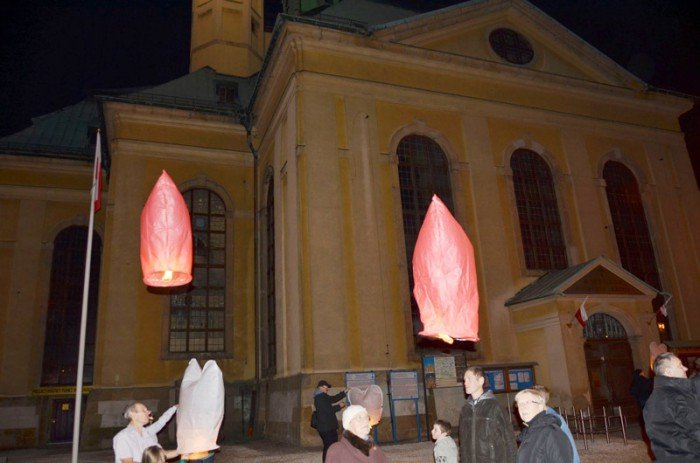 poszyboway-w-niebo-lampiony-z-zyczeniami-dla-polski-foto-49313