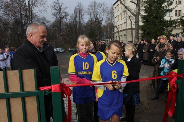 podstawowka-nr-3-ma-piekny-kompleks-sportowy-foto-49369